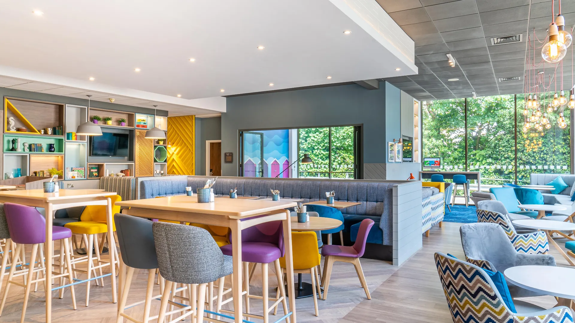 Holiday Inn Bournemouth By Ihg 4*,  United Kingdom